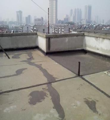 阳江市漏水维修 楼顶漏水是什么原因，楼顶漏水维修方法是什么?